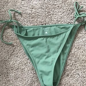 High leg cheeky bikini bottom